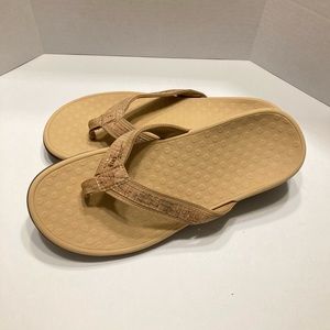 Vionic tan slip on flip flop womens sandals size 9